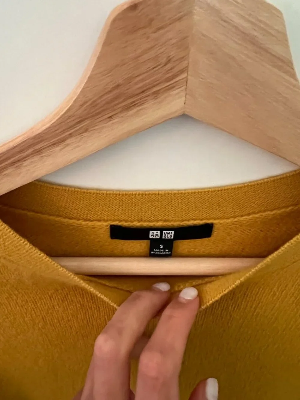 UNIQLO Mustard Yellow Crewneck Sweater - Size Small - New - Picture 3 of 4
